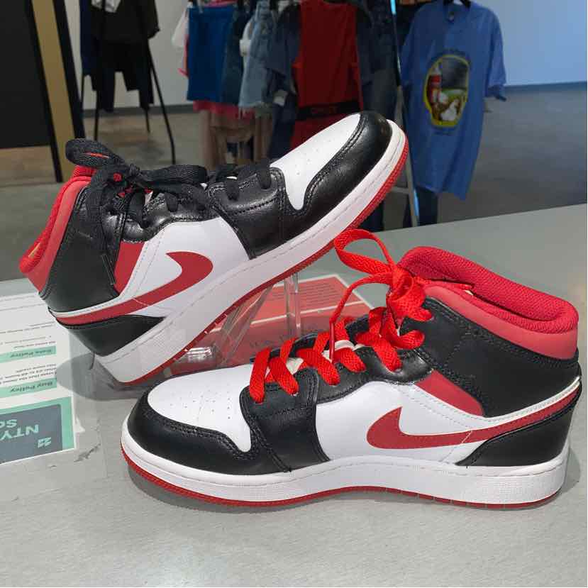 Jordan Shoe Size 6y DJ4695-122 also fits  Women's 7.5