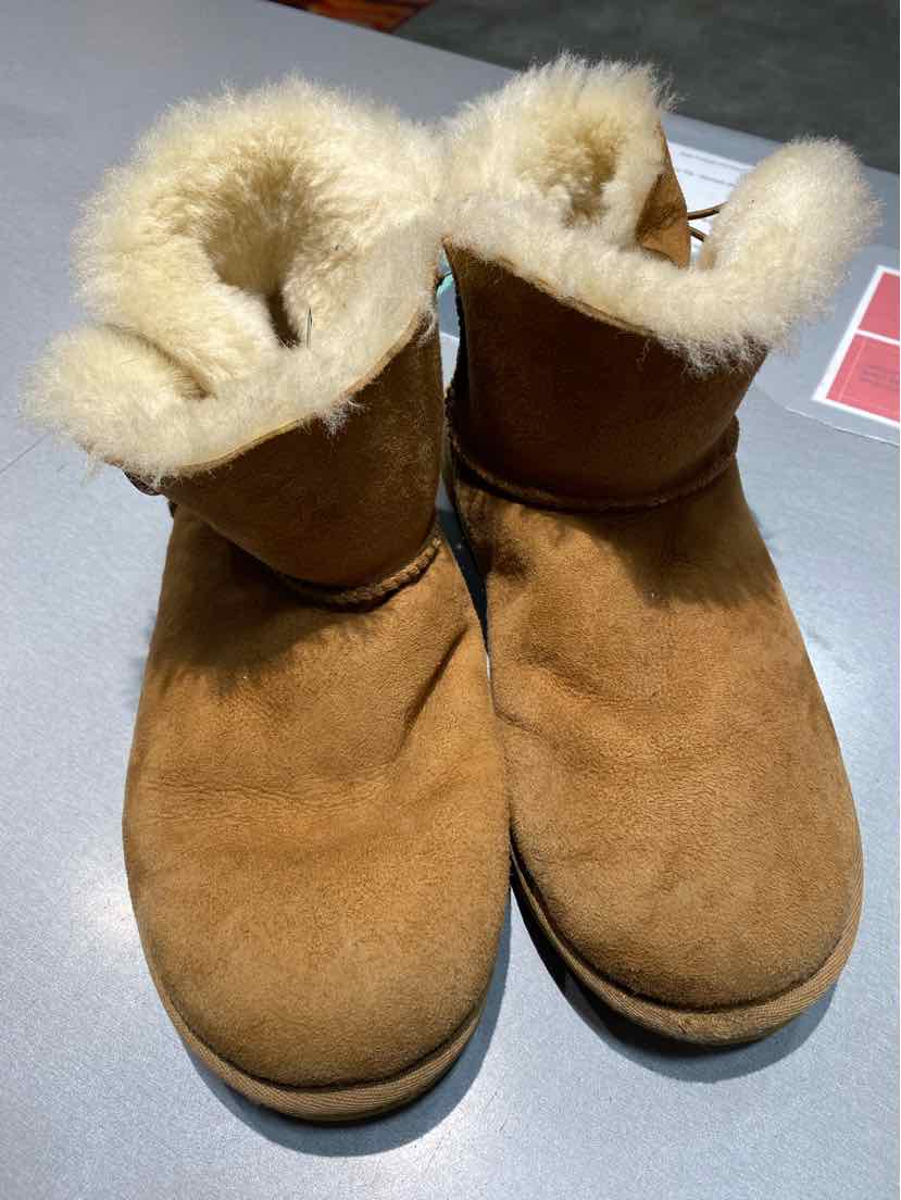 UGG Shoe Size 9 Women's Sneakers
