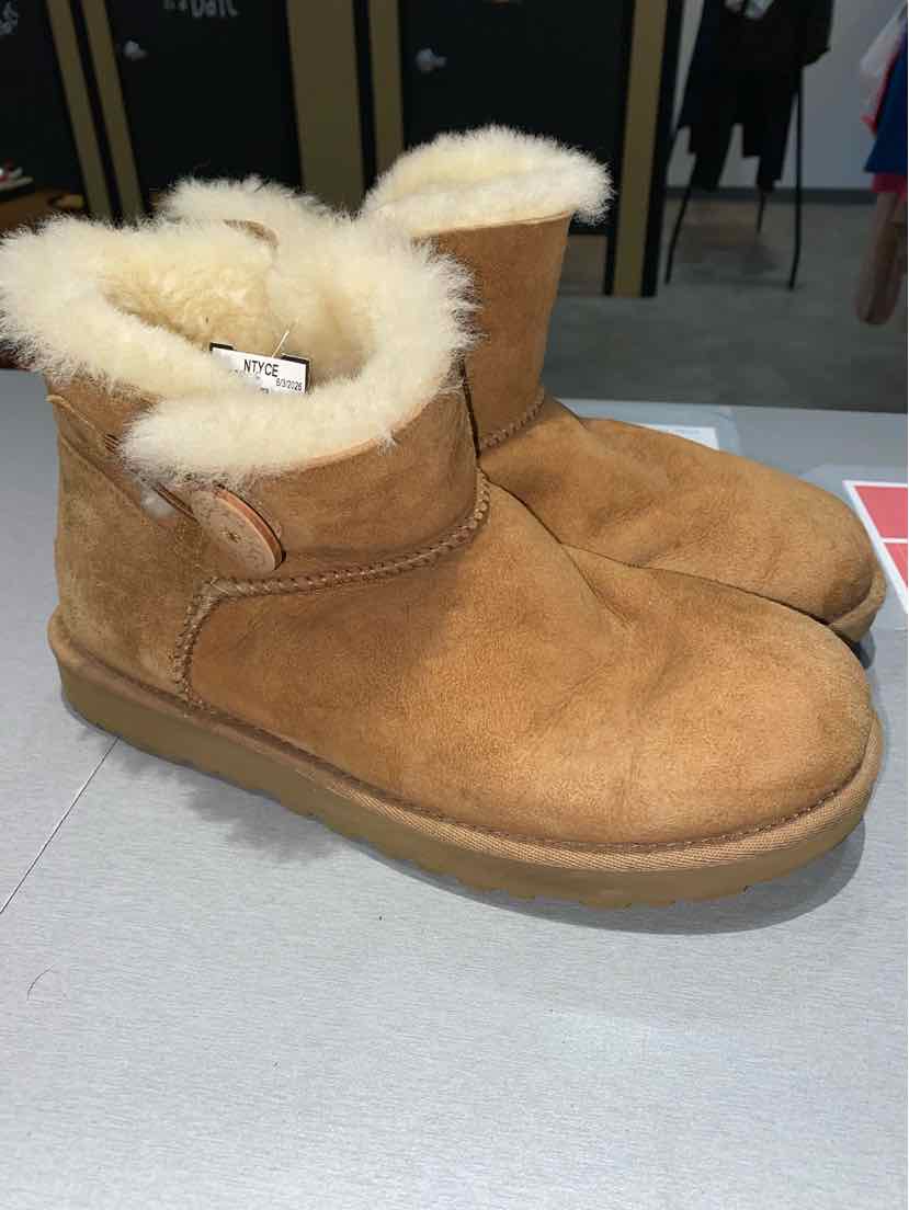 UGG Shoe Size 9 Women's Sneakers