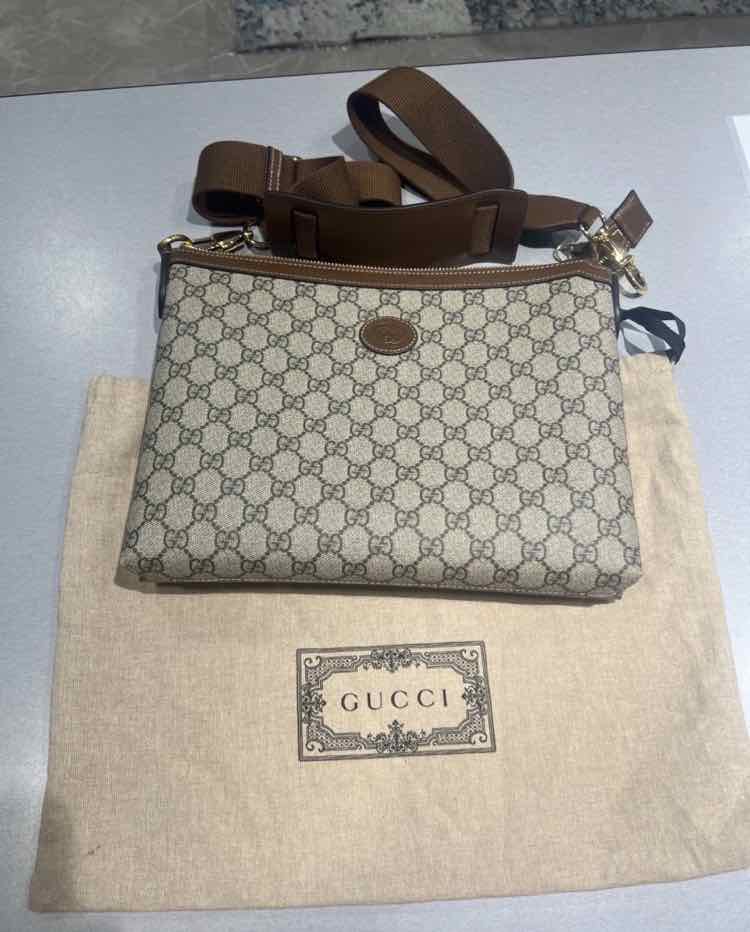 Gucci GG Supreme Toiletry Clutch Bag (lightly used)