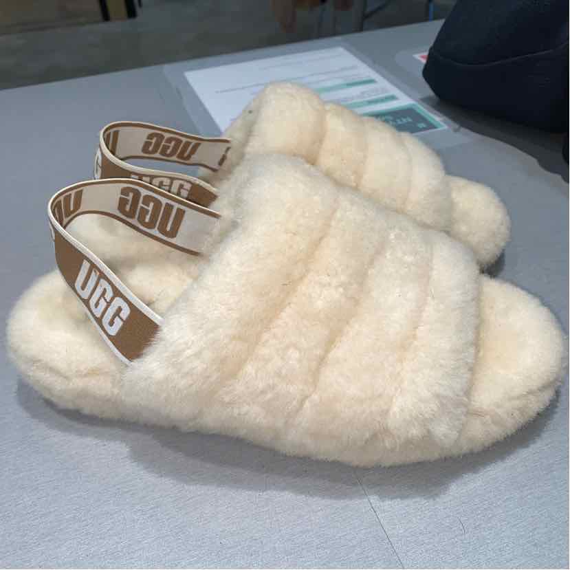UGG Shoe Size 9 Women's Sneakers