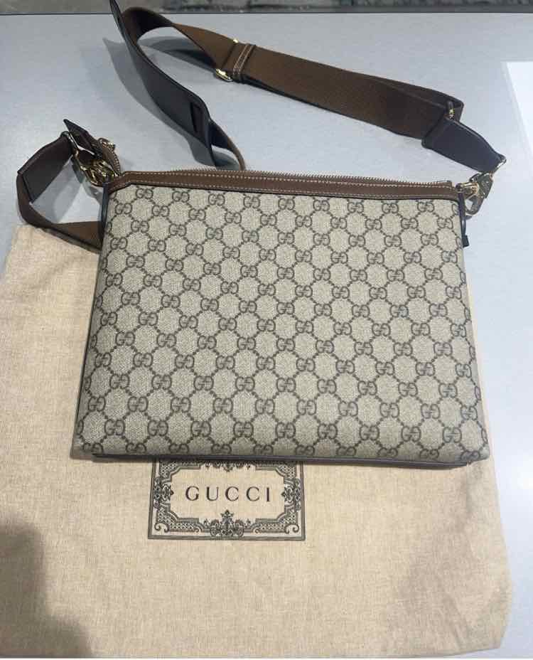 Gucci GG Supreme Toiletry Clutch Bag (lightly used)