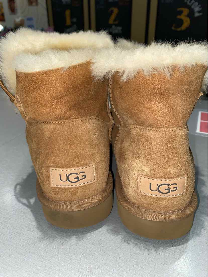 UGG Shoe Size 9 Women's Sneakers