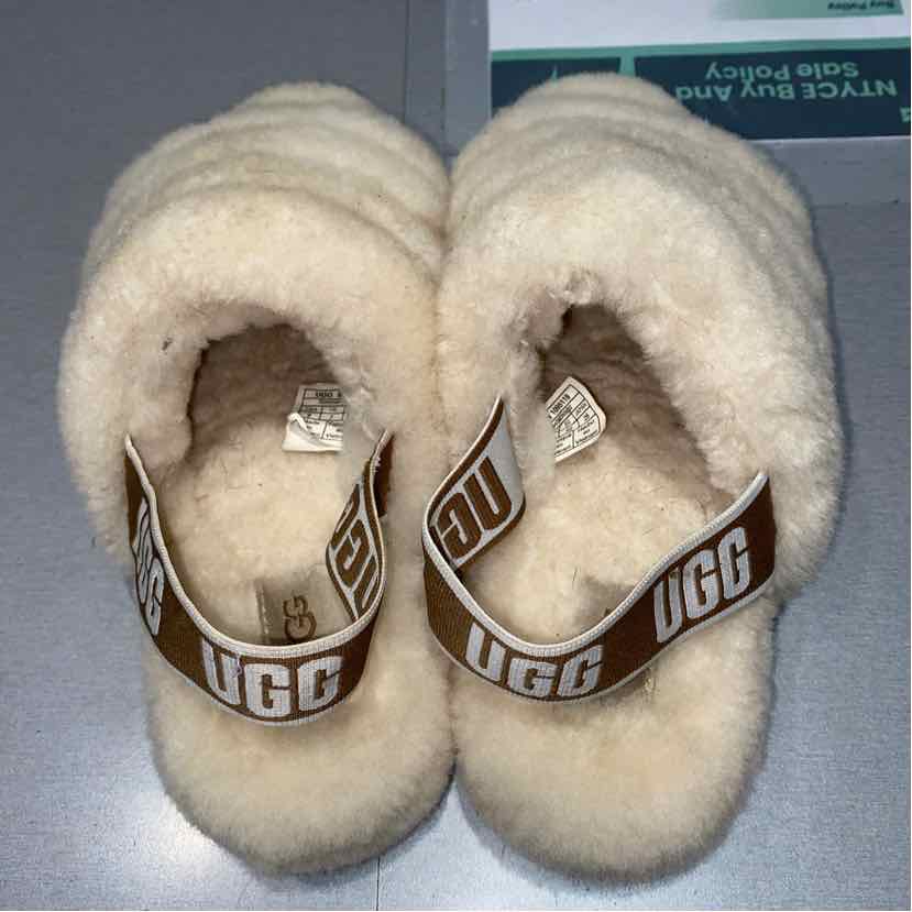 UGG Shoe Size 9 Women's Sneakers