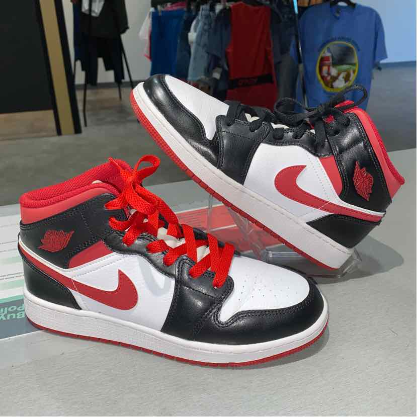 Jordan Shoe Size 6y DJ4695-122 also fits  Women's 7.5