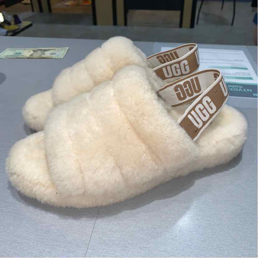 UGG Shoe Size 9 Women's Sneakers