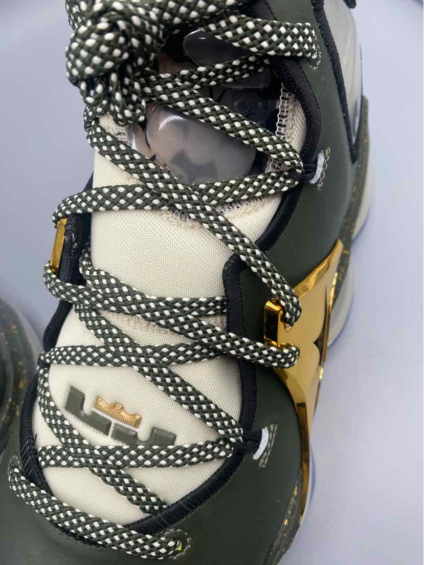 Nike Lebron 19 "Chosen 1" Mens 8.5 (New With Box)