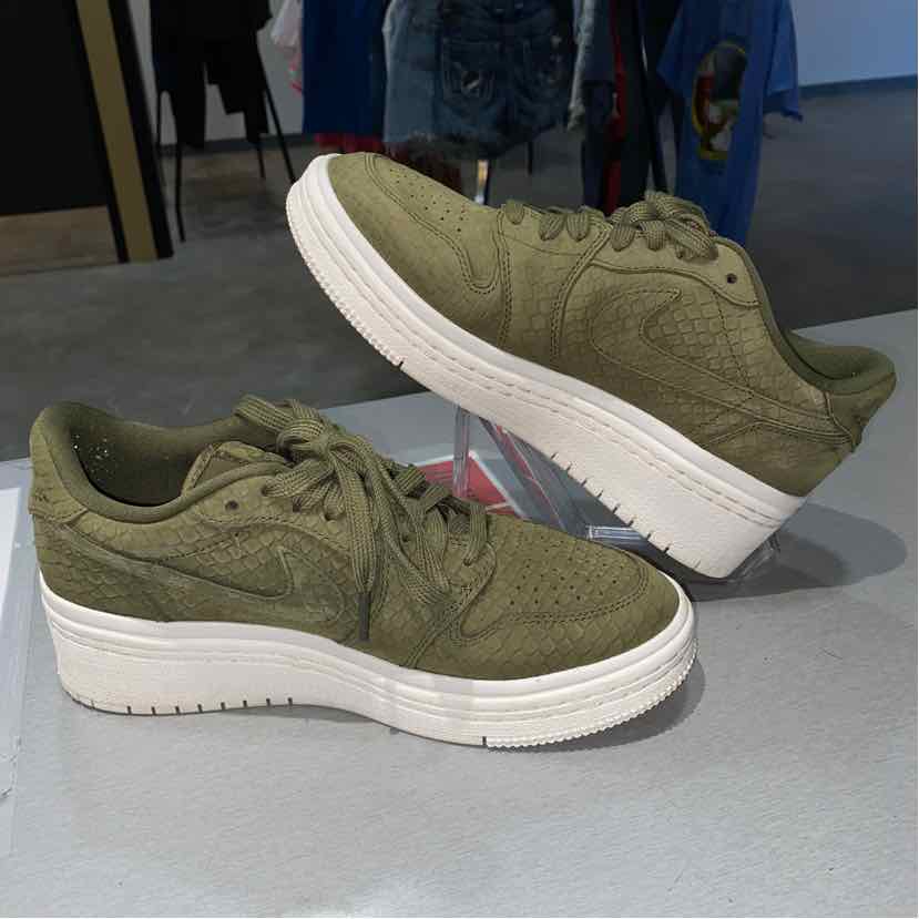 Jordan Shoe Size 8 ao1334-300 Women's Sneakers