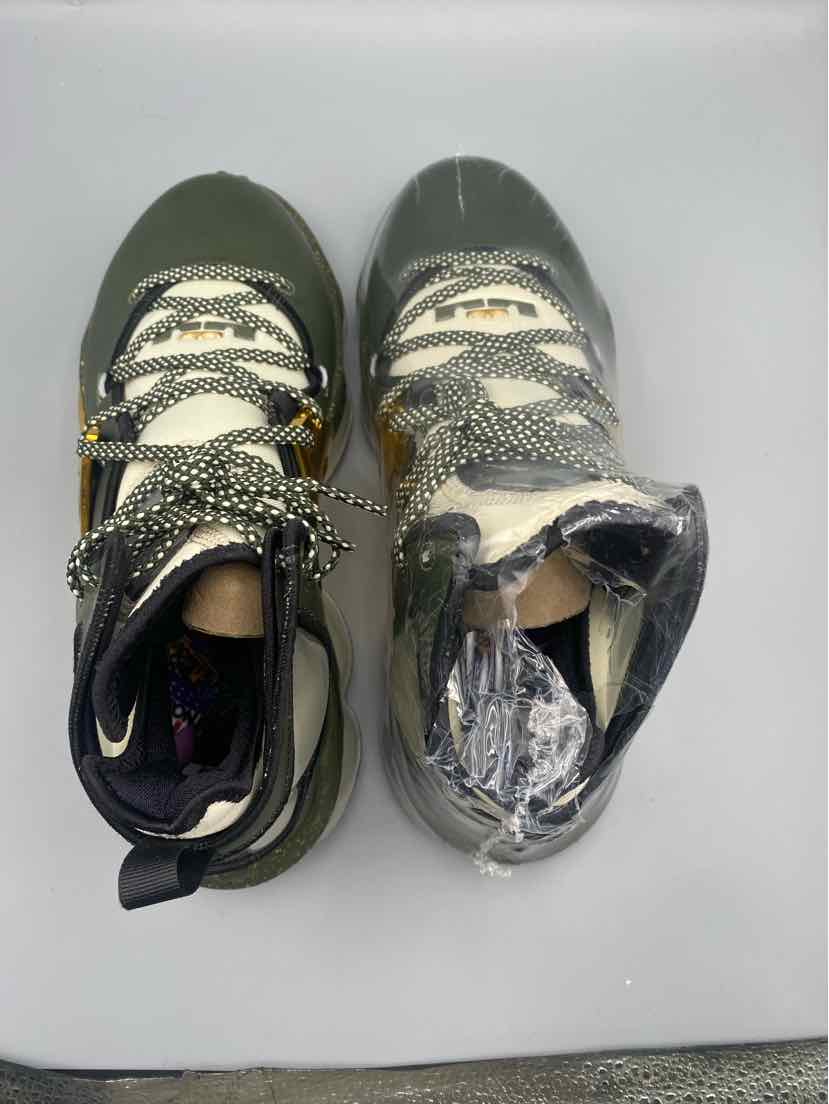 Nike Lebron 19 "Chosen 1" Mens 8.5 (New With Box)