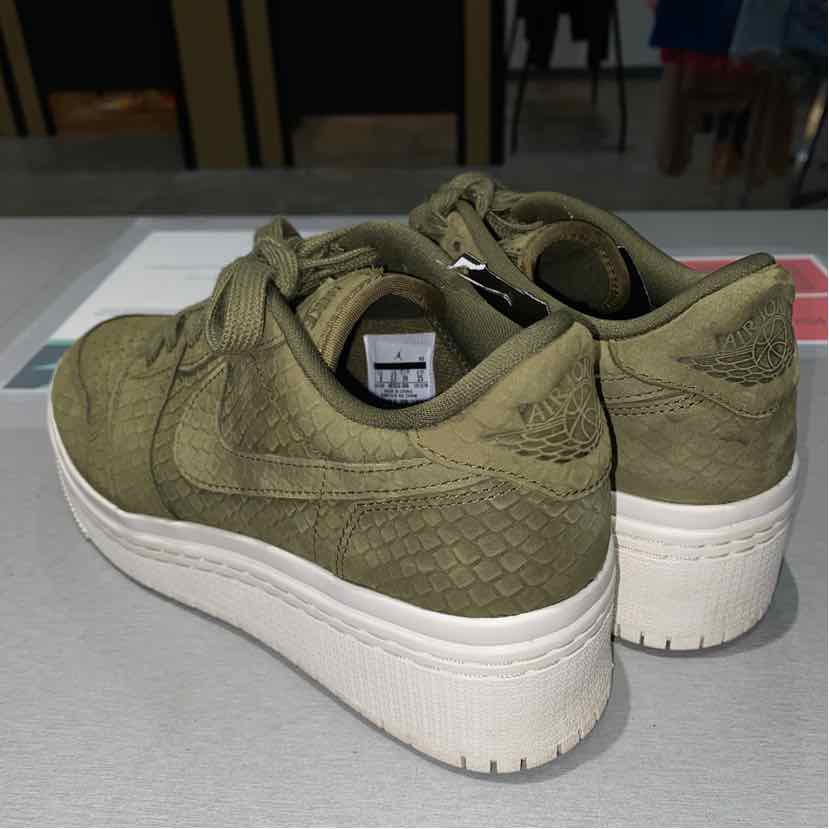 Jordan Shoe Size 8 ao1334-300 Women's Sneakers