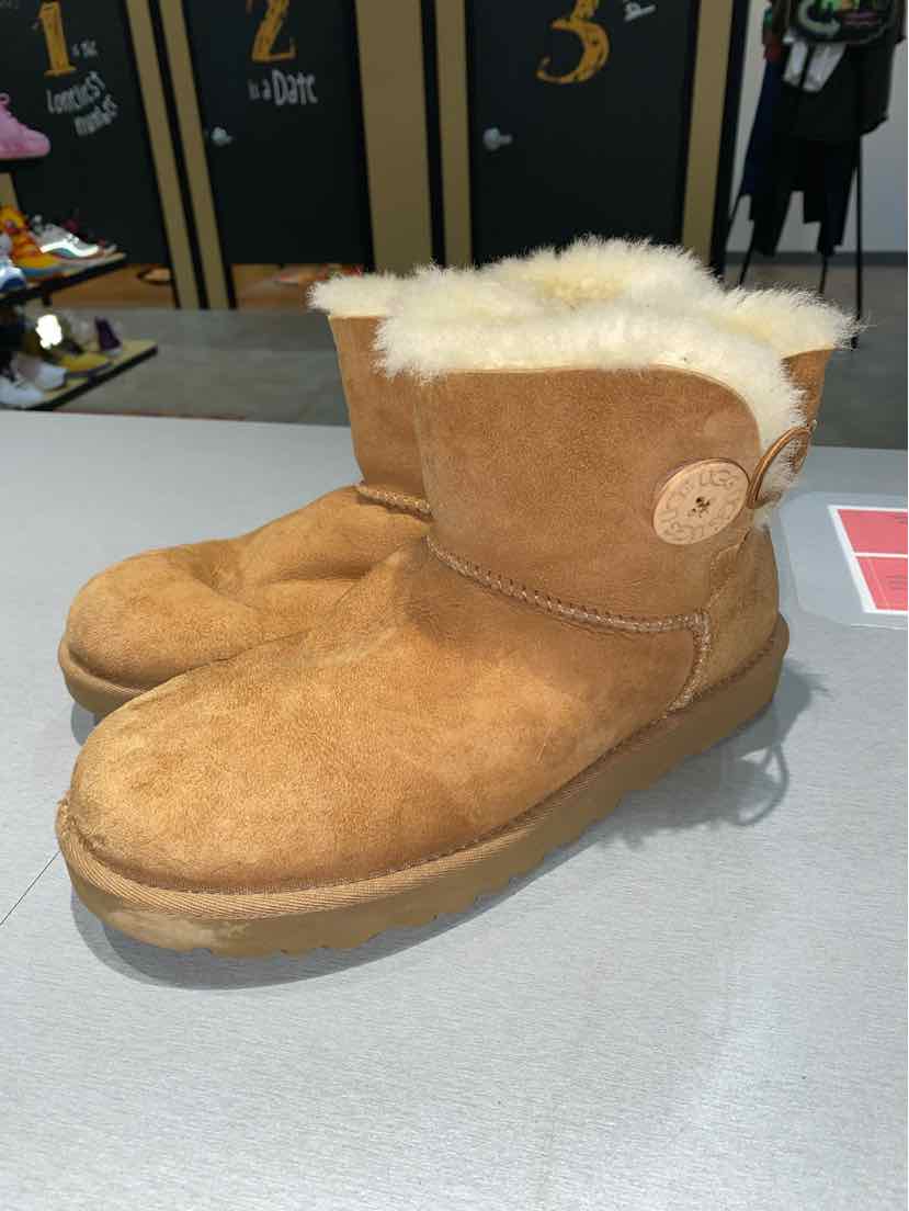 UGG Shoe Size 9 Women's Sneakers