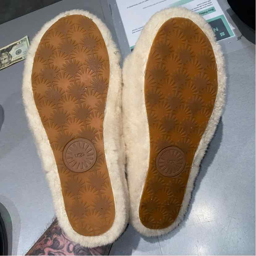 UGG Shoe Size 9 Women's Sneakers