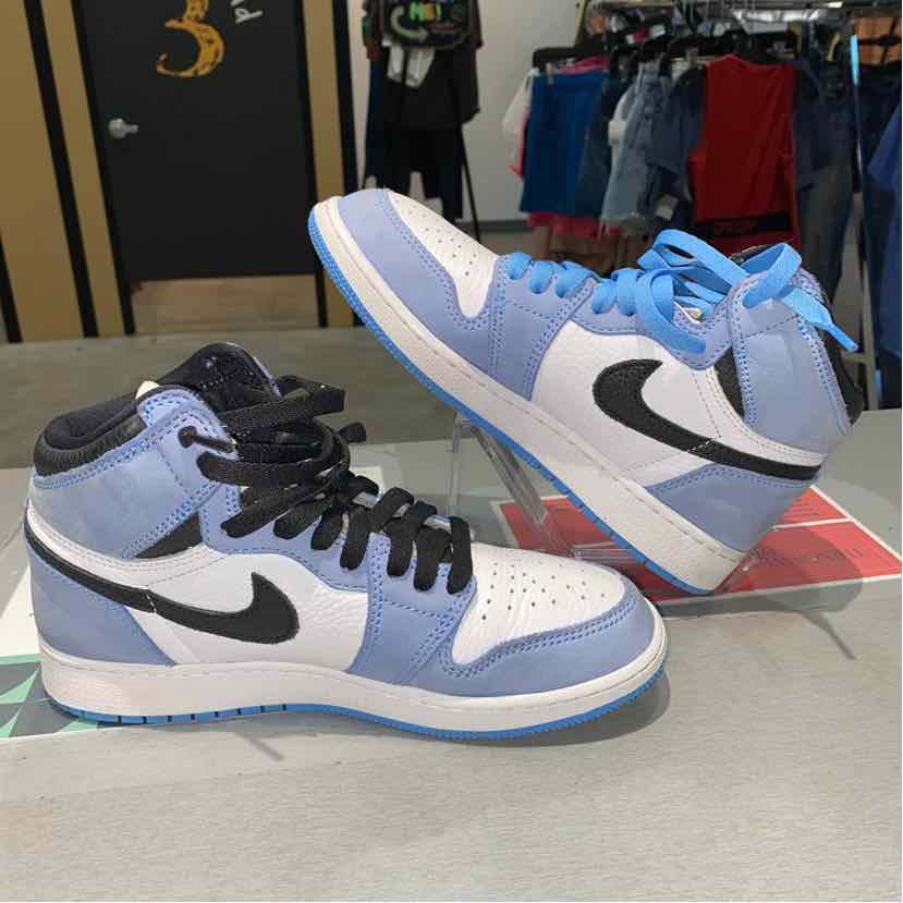 Jordan 1 UNC Size 6y 575441-134 Fits Women 7.5