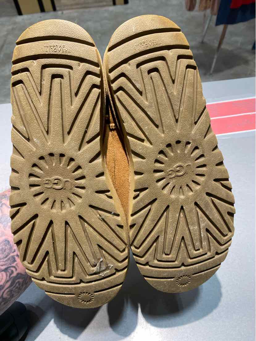 UGG Shoe Size 9 Women's Sneakers