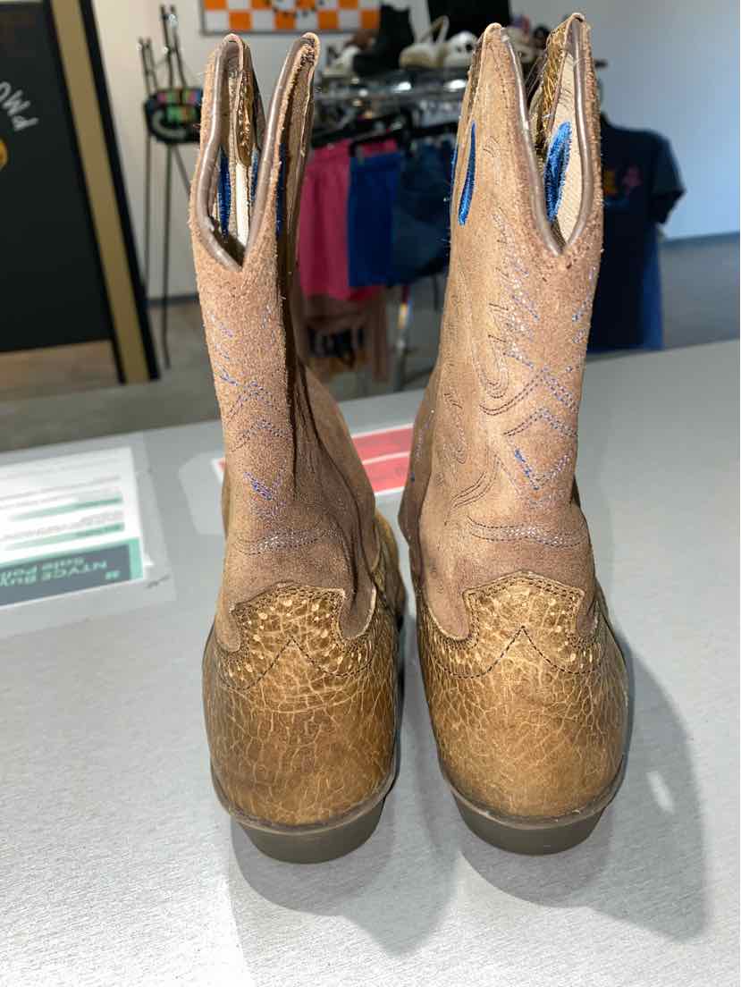 Ariat Boot Youth Size 6 equal to 7.5  10015388