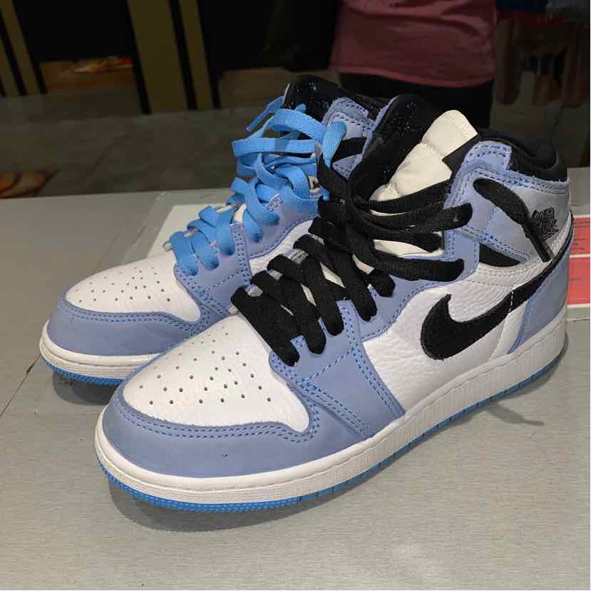 Jordan 1 UNC Size 6y 575441-134 Fits Women 7.5