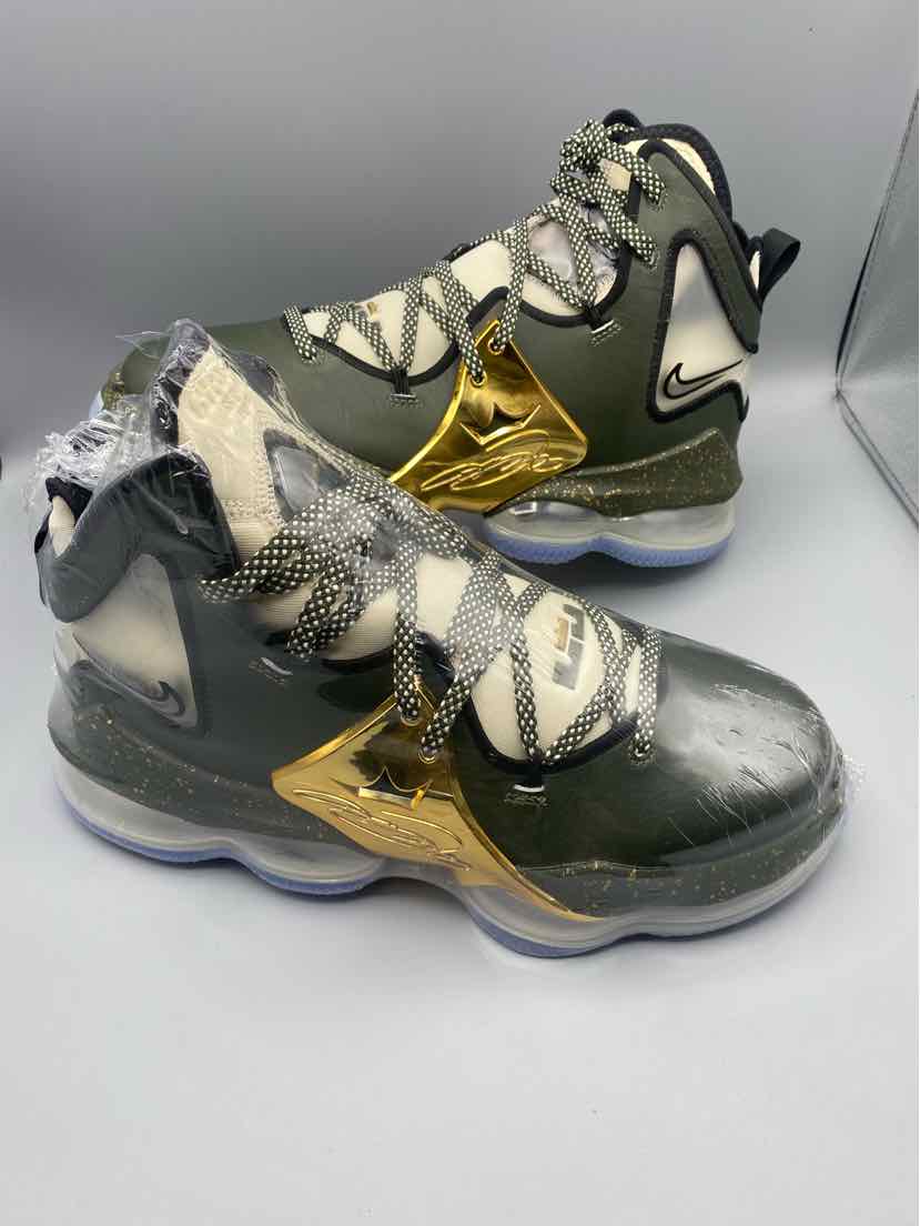 Nike Lebron 19 "Chosen 1" Mens 8.5 (New With Box)