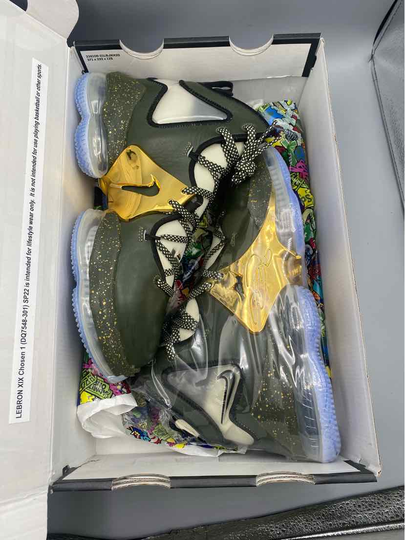 Nike Lebron 19 "Chosen 1" Mens 8.5 (New With Box)