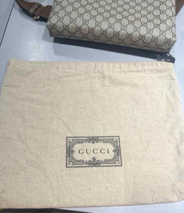 Gucci GG Supreme Toiletry Clutch Bag (lightly used)