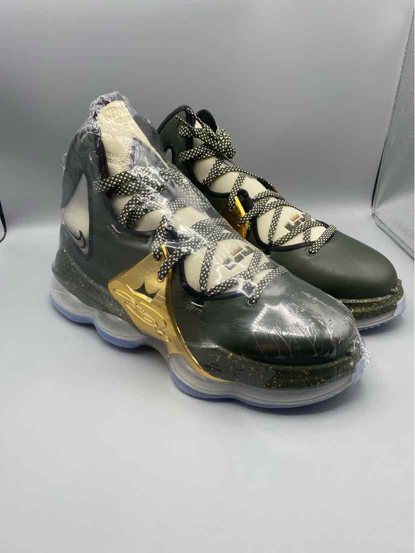 Nike Lebron 19 "Chosen 1" Mens 8.5 (New With Box)
