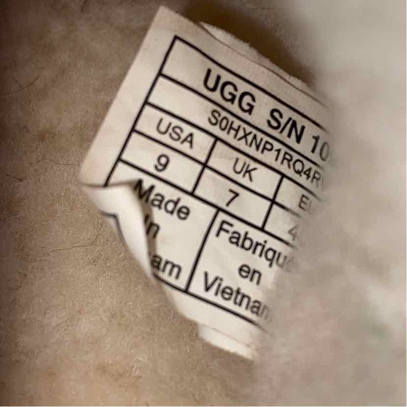 UGG Shoe Size 9 Women's Sneakers